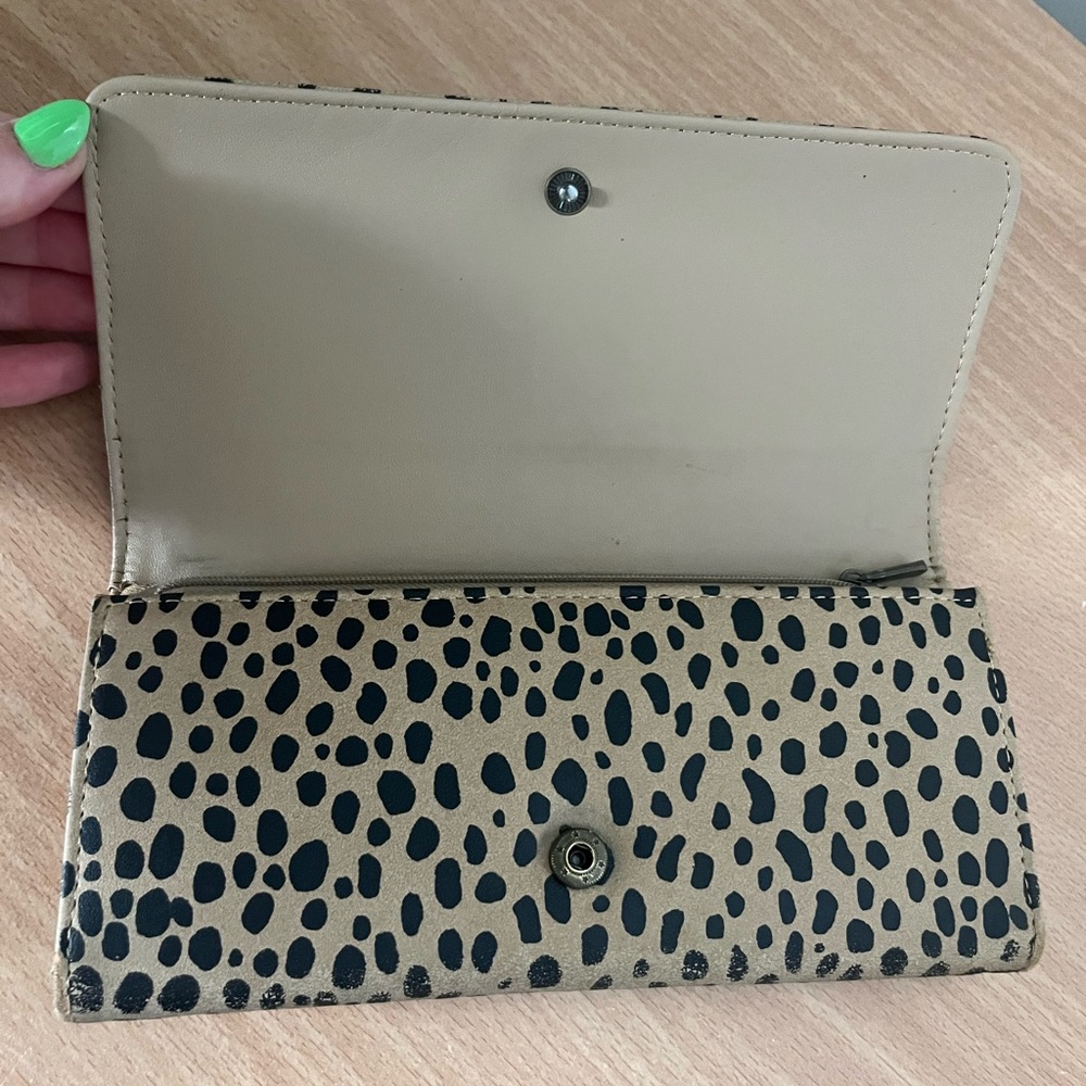 Leopard Print Wallet - Picture 3 of 4